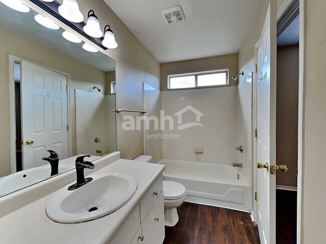 Building Photo - 5870 S Clear Vista Dr