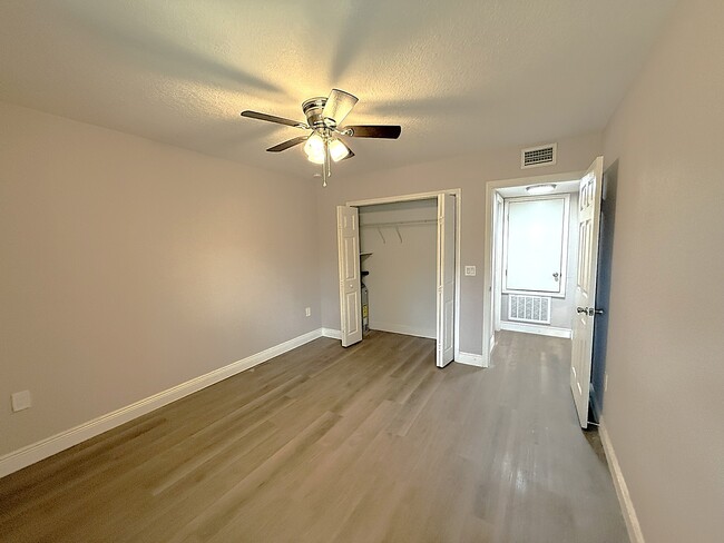 Building Photo - 157 Scottsdale Square