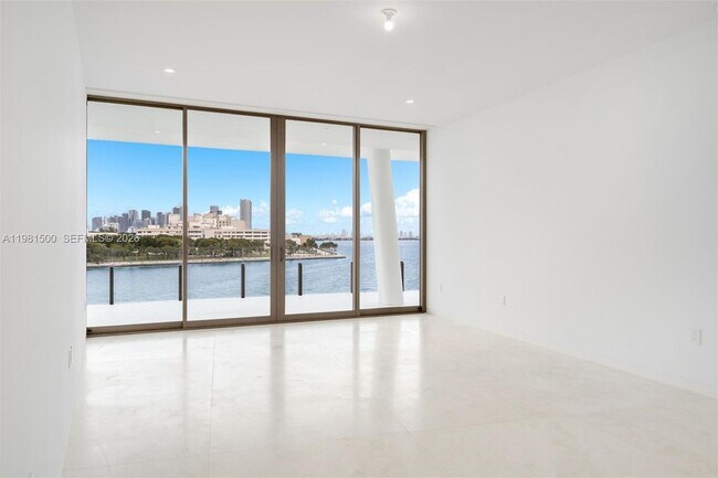 Building Photo - 5 Grove Isle Dr