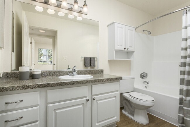 Building Photo - Charming 1-Bedroom Retreat in Calabasas – ...