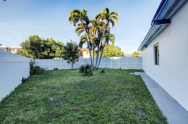 Building Photo - Northeast 169th Street, North Miami Beach, FL 33162 - 3 BR 2 BA single-family home