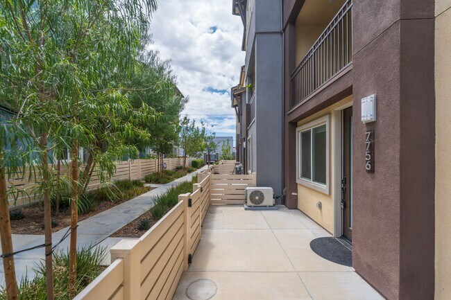 Building Photo - Newer townhome rental located in the gated One Seven Eight community!