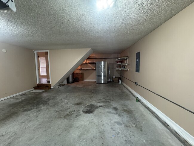 Building Photo - 1872 Darlington Dr