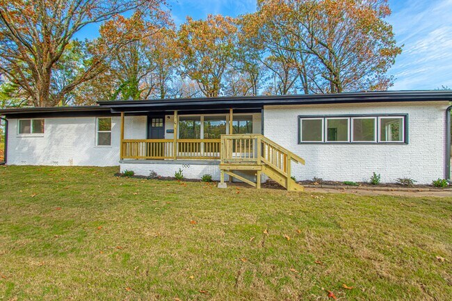 Building Photo - Large Open-Concept 4 Bedroom with Stunning Pond Views!