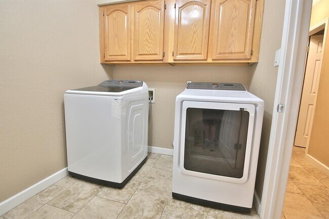 Building Photo - 13301 Tamayo Dr