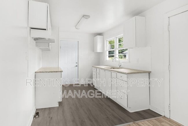 Building Photo - 1724 26th St SW