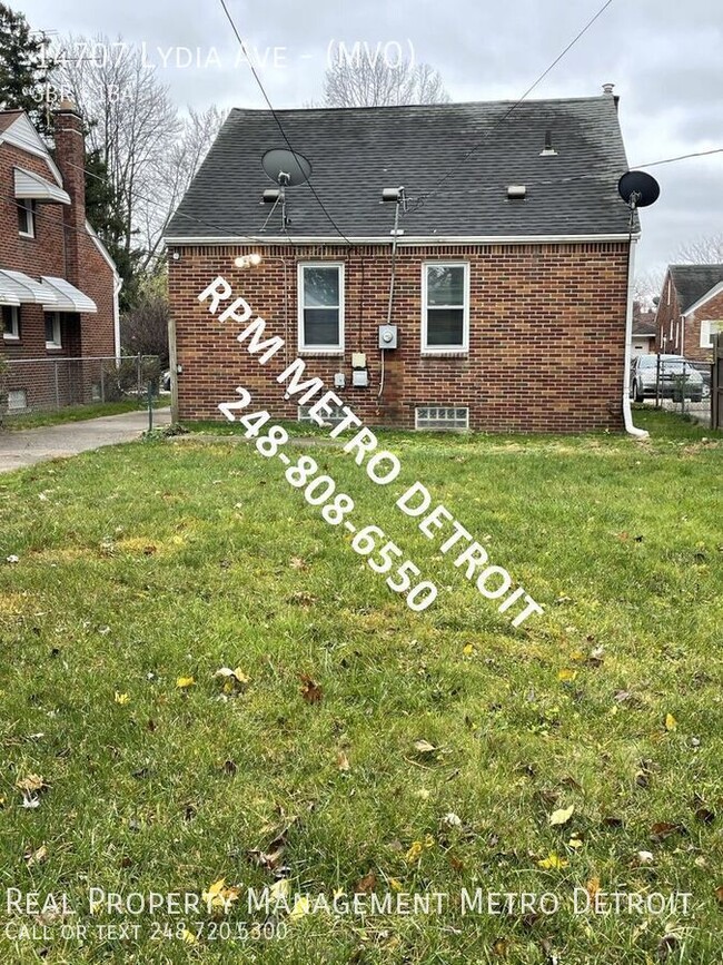 Building Photo - EASTPOINT BUNGALOW READY TO BE MOVED INTO.