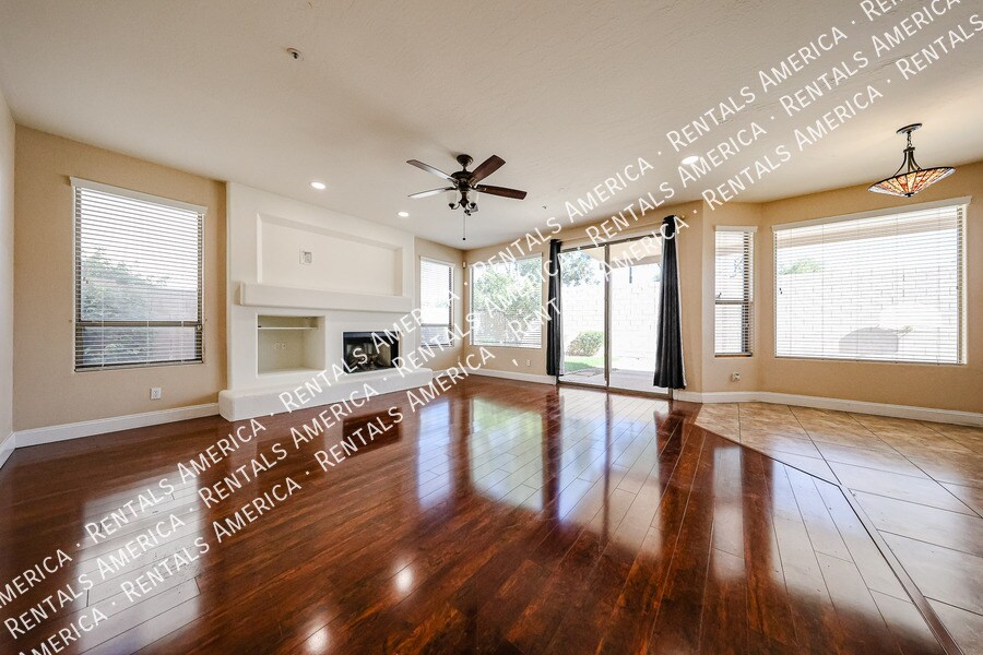 Building Photo - 14759 N 98th St