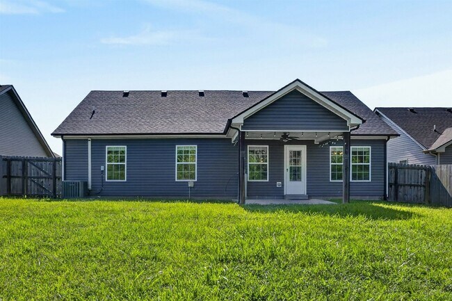 Building Photo - Pet Friendly Three Bedroom!