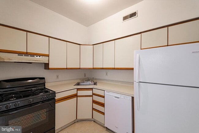 Building Photo - 4118 Baltimore Ave