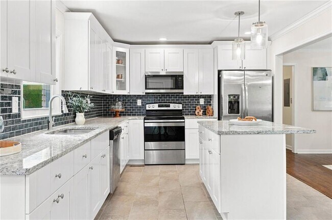 Building Photo - 4691 Roberta Cir