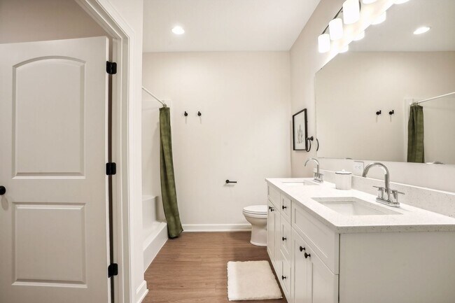 Building Photo - 3 Bedroom Twin Home With Extras