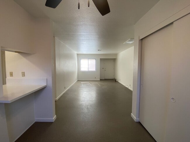 Building Photo - Renovated 2 Bedroom at La Tierra Gardens