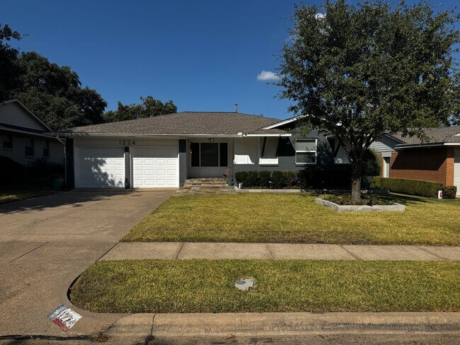 Building Photo - Updated 3 bed 2 bath with outdoor living area in Richardson!