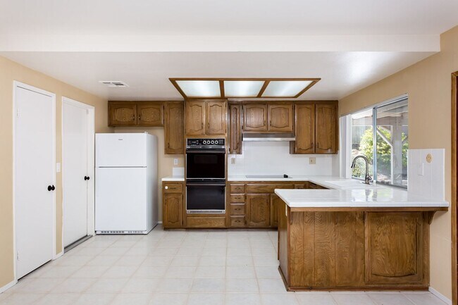 Building Photo - Traditional Home in North Fletcher Hills!