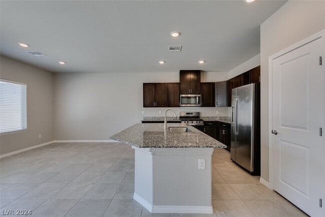 Building Photo - 945 Willow Berry Ave