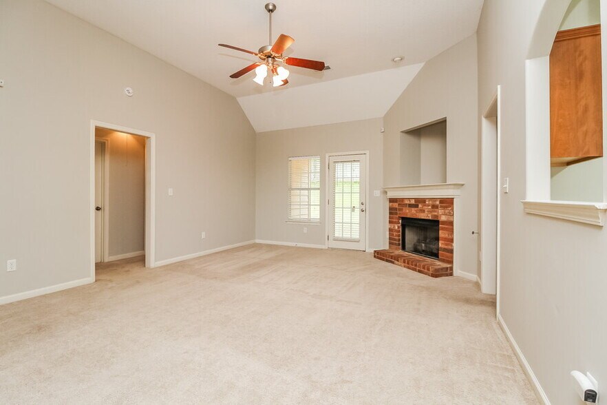 Building Photo - 10237 Hamilton View Dr