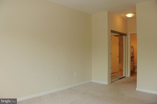 Building Photo - 4850 Eisenhower Ave