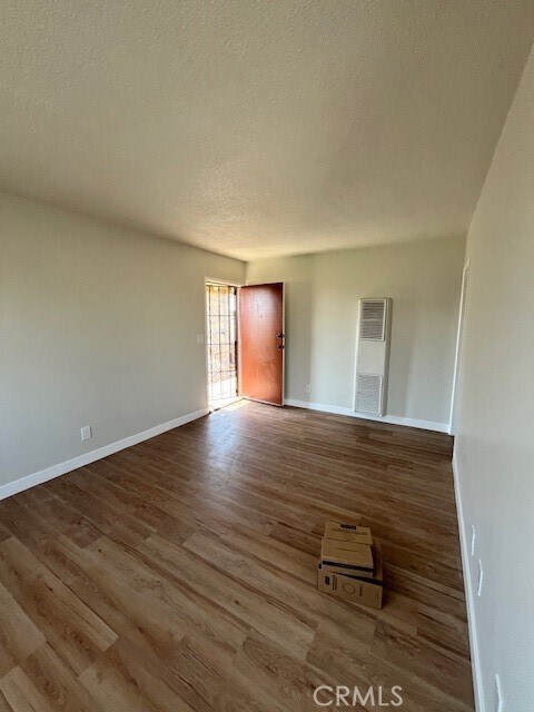 Building Photo - 1543 W 105th St