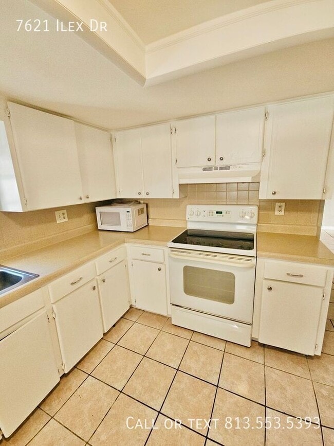 Building Photo - 7621 Ilex Dr