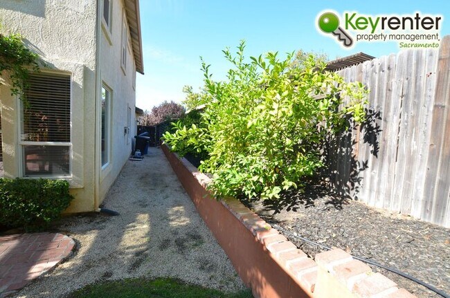 Building Photo - 1845 Ardfern Way