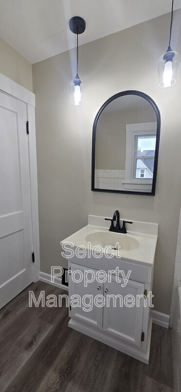 Building Photo - 702 Archer Ave