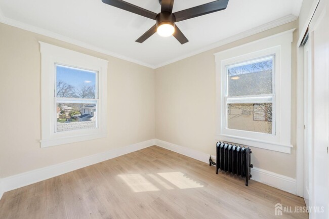 Building Photo - 536 Spruce Ave