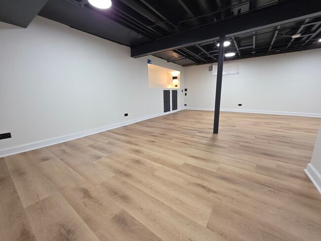 Building Photo - 5251 S Hamlin Ave