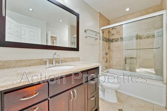 Building Photo - 3041 Kaiser Dr