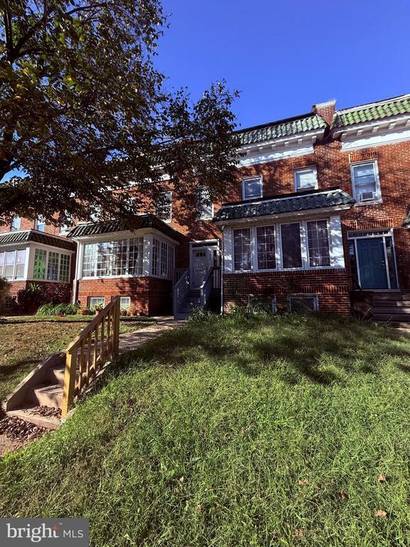 Primary Photo - 824 E 33rd St