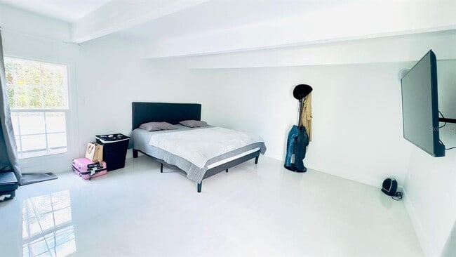 Building Photo - 14614 Bayonne Rd