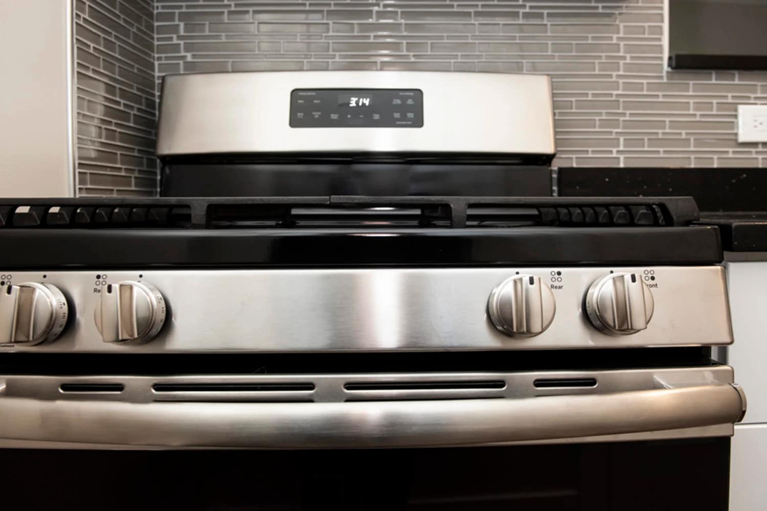 Building Photo - 730 W Roscoe St