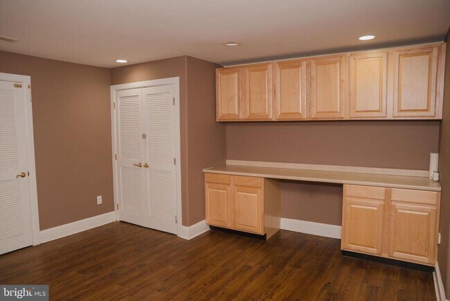 Building Photo - 6902 Tower of London Dr