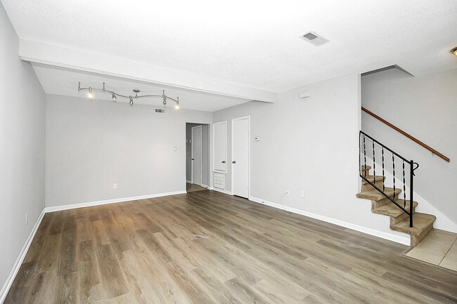 Building Photo - 11111 Park Rd