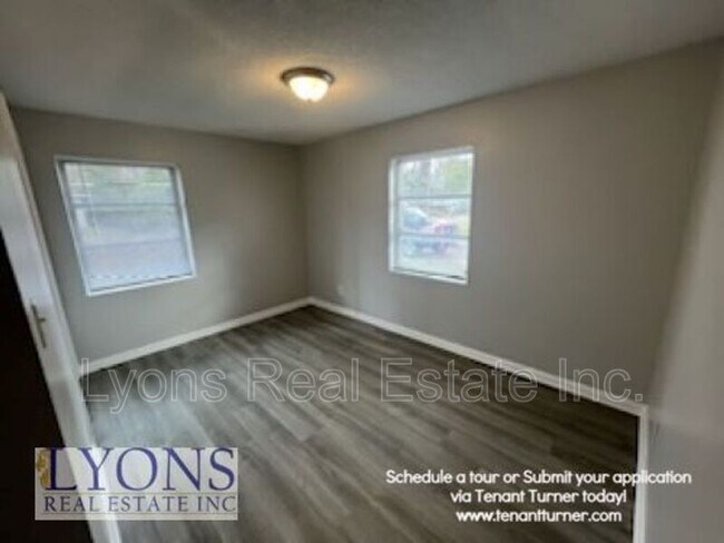 Building Photo - 2310 Deborah Dr