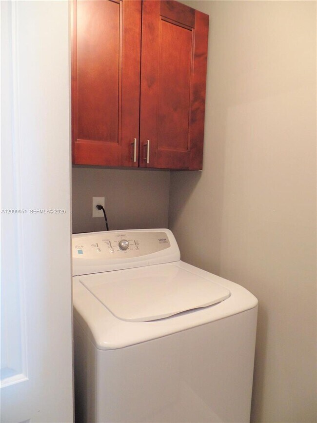 Building Photo - 1239 SW 46th Ave