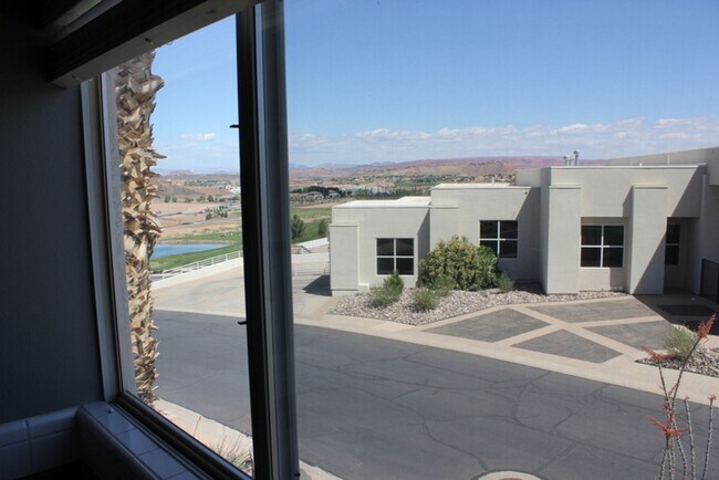 Building Photo - 682 Lava Pointe Dr