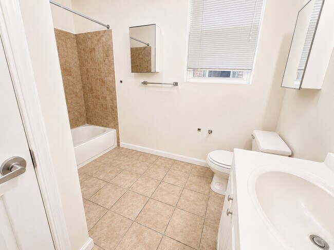 Building Photo - Spacious 7-Bedroom Home Near Temple University | Prime North Central Location