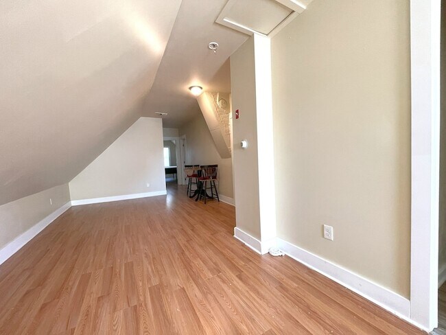 Building Photo - 196 Blatchley Ave