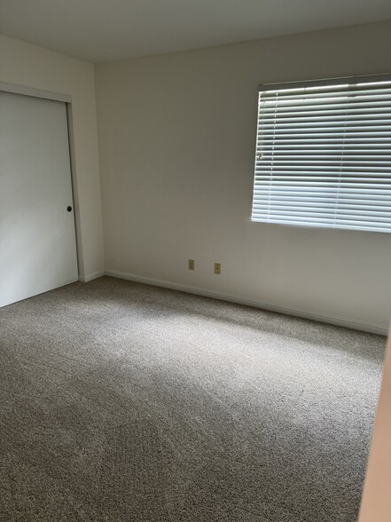 back bedroom - 4184 Breezy Glen Dr