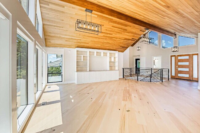 Building Photo - Sophisticated and Elegant home is located in Harbor Ridge at Browns Point. Spacious 4 bedroom, 4 ...