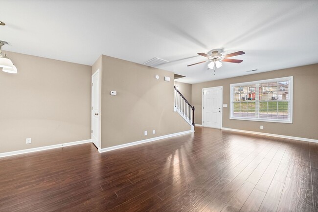 Building Photo - Nice Townhome in Governors Crossing Ready for you to Call home before Christmas