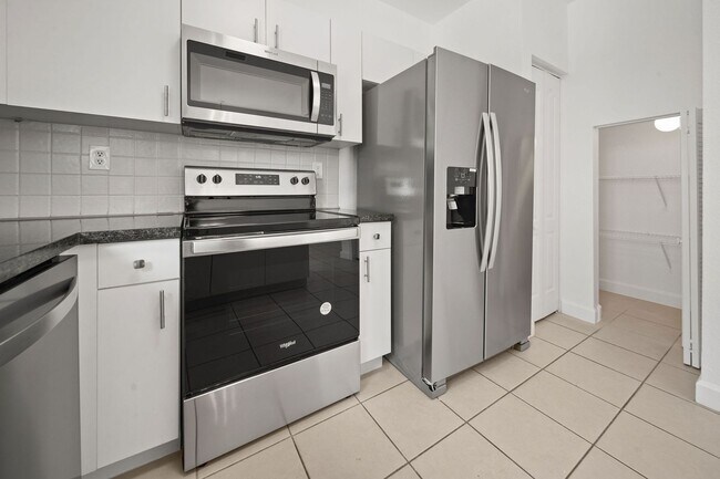 Building Photo - Cutler Bay Townhouse