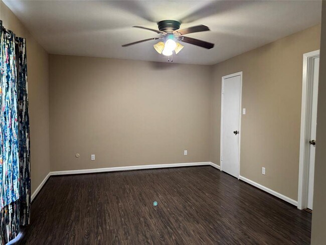 Building Photo - 15538 Baybrook Dr