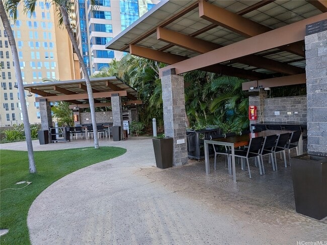 Building Photo - 1200 Queen Emma St