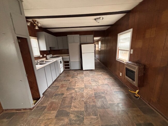 Building Photo - 1561 Pleasant Valley Rd SE