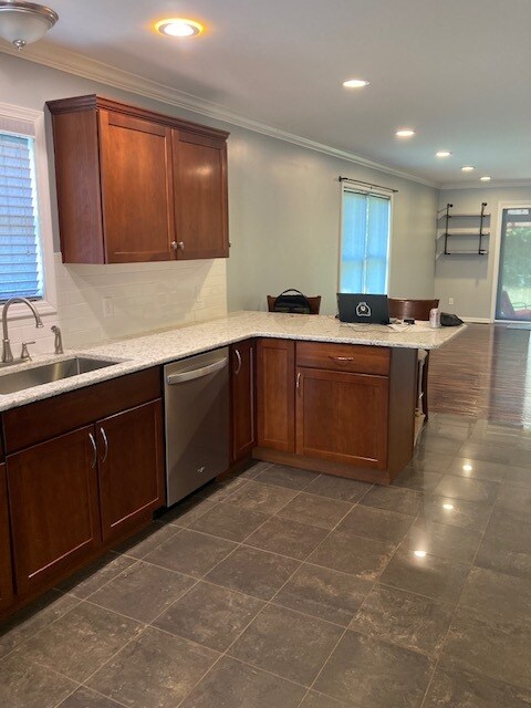 Kitchen Island - 404 9th Cir SE