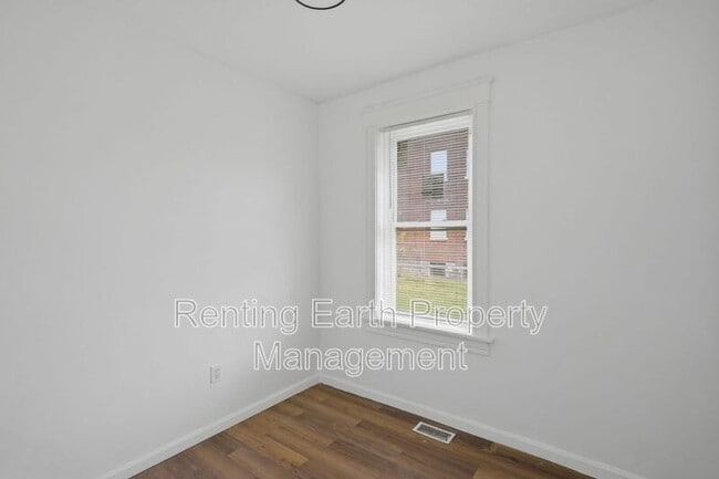 Building Photo - 3127 Clay Ave