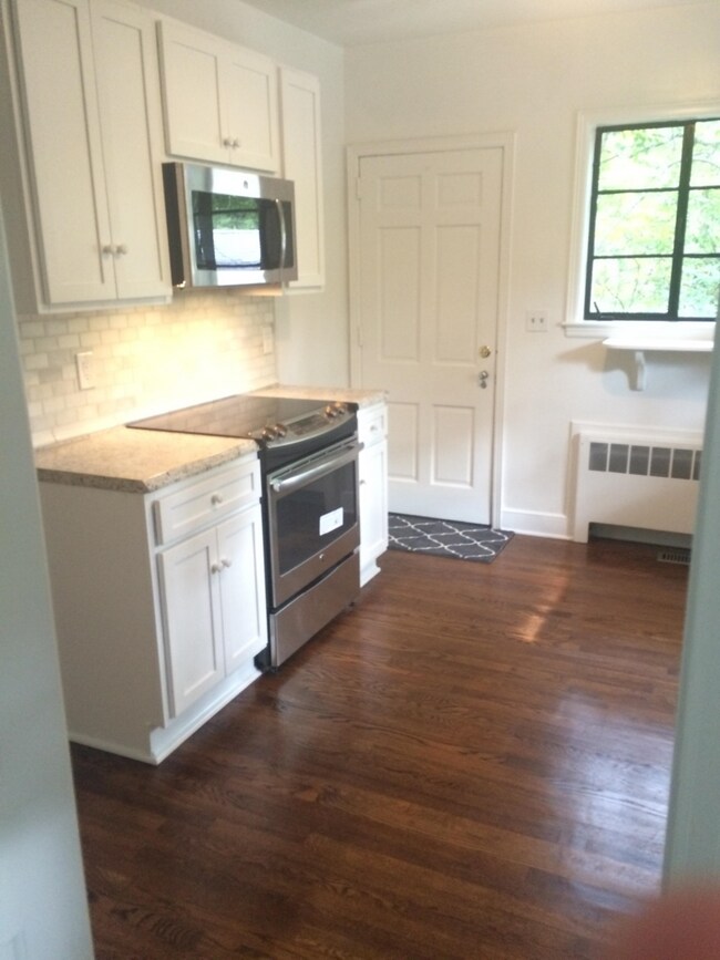 Building Photo - Old Luxury in Irving Park