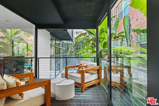 Building Photo - 7 Vicente Ter